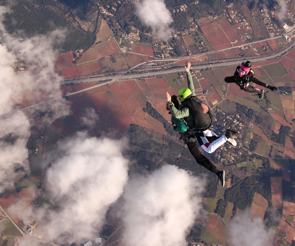 Saut en parachute dans le var en sortie d'avion avec Newton Parachutisme