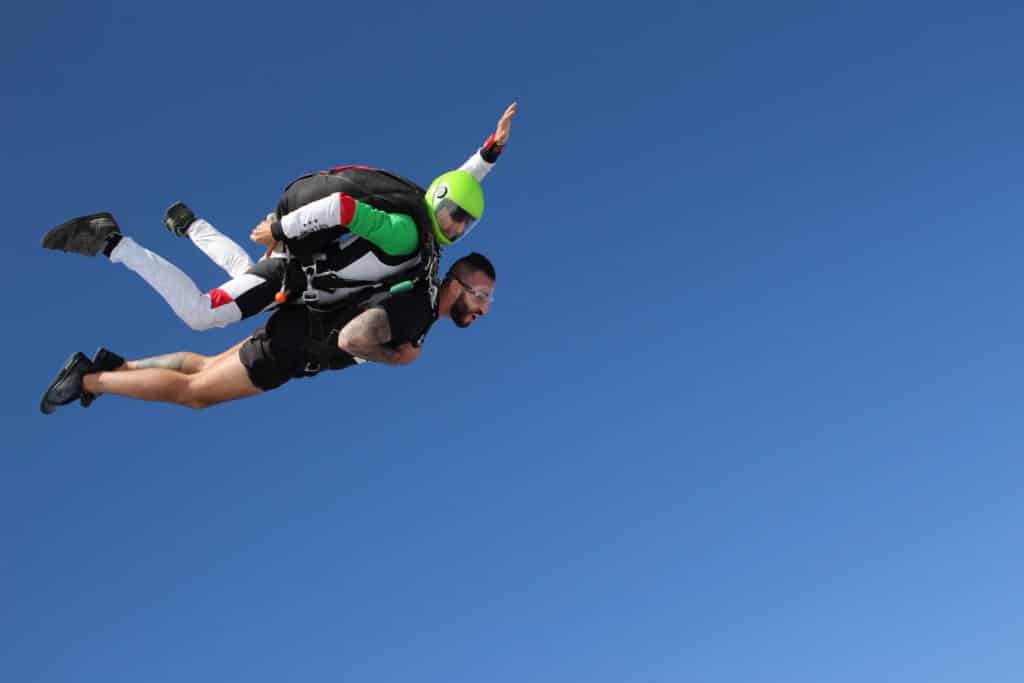 Saut en parachute pour un EVG