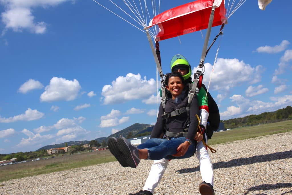 Saut en parachute et mariage Newton Parachutisme